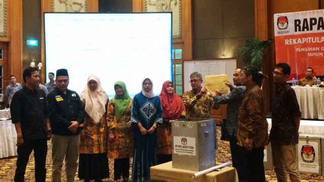 Pembukaan kotak suara Jakarta Utara. (Foto: Kelik Wahyu Nugroho/kumparan)