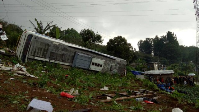 Kondisi bus di area kecelakaan Ciloto. (Foto: Muhammad Iqbal/kumparan)