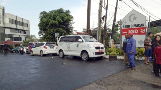 Korban Ciloto dibawa ke RSUD Cimacan. (Foto: Muhammad Iqbal/kumparan)