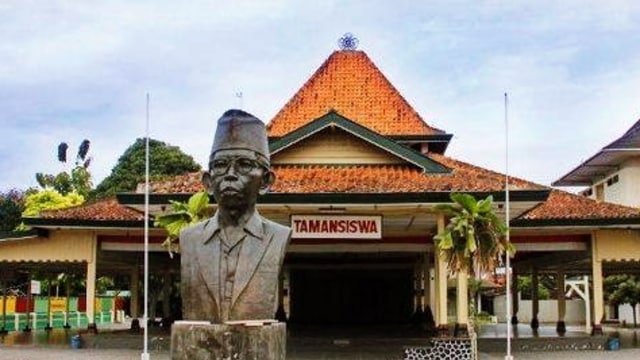 Taman Siswa Ki Hajar Dewantara. (Foto: Dok. ustjogja.ac.id)