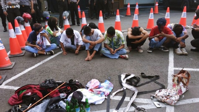 Aksi corat-coret pelajar SMA di Tegal (Foto: Instagram @polrestegal)