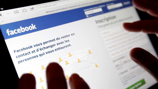 Ilustrasi login Facebook. (Foto: Regis Duvignau/Reuters)