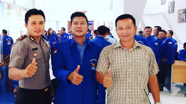 Penyanyi Andika Kangen Band (tengah) (Foto: Instagram @andikaituaku)