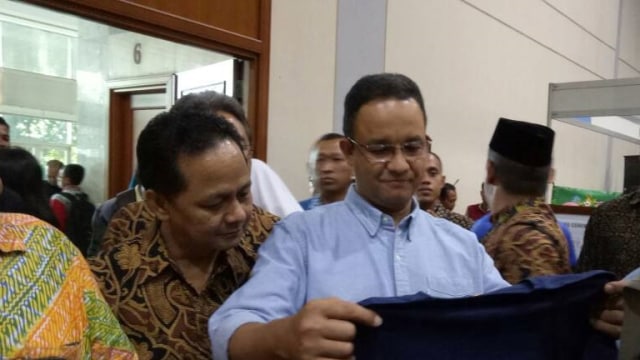 Anies mengunjungi Islamic Book Fair. (Foto: Kevin Kurnianto/kumparan)