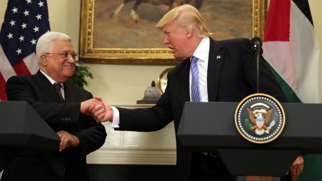 Pertemuan Donald Trump dan Mahmoud Abbas (Foto: REUTERS/Carlos Barria)