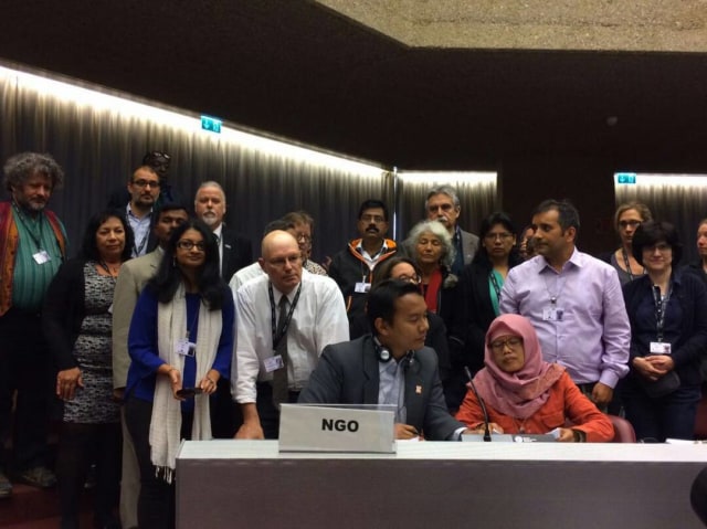 Testimoni Korban Asbes pada pleno COP Konvensi Rotterdam di Jenewa Swiss