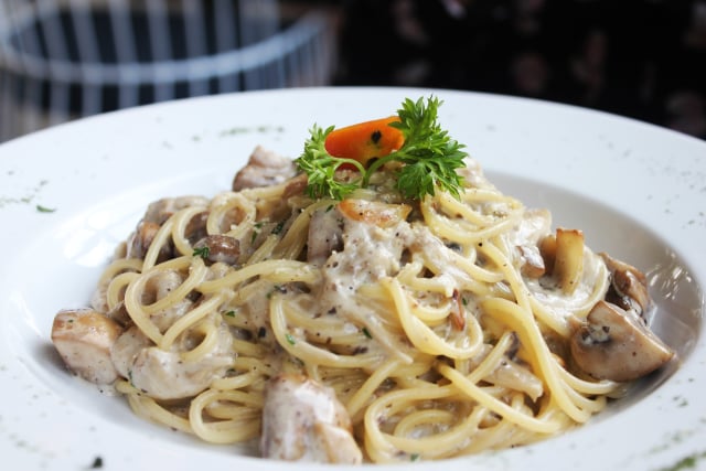 Truffle Mushroom Pasta & Suasana Resto yang Bikin Jatuh Hati!