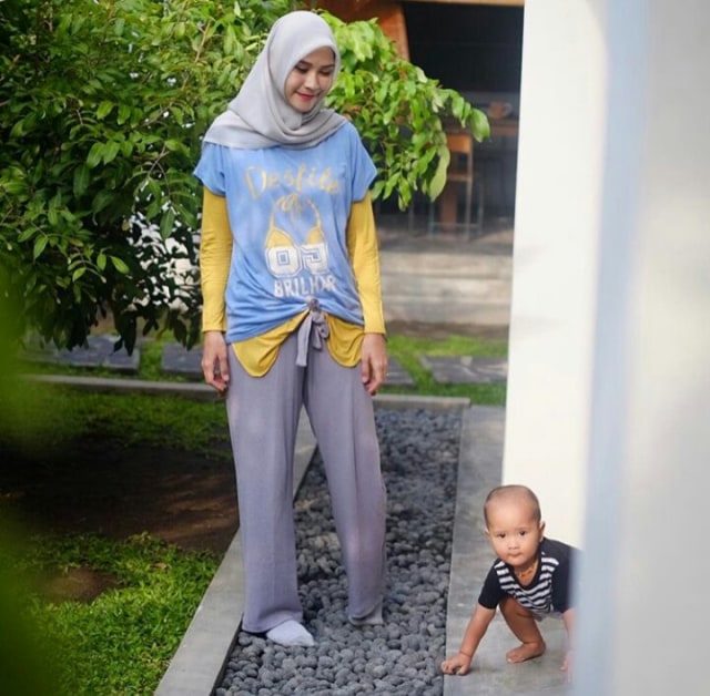 9 Ide Padu Padan Busana Inner Untuk Hijabers (1)