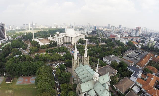 Ribuan umat muslim memadati Masjid Istiqlal. (Foto: Aditia Noviansyah/kumparan)