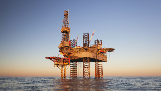 Ilustrasi eksplorasi migas di lepas pantai. (Foto: Thinkstock)