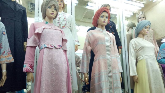 Tren baju muslim di Pasar Tanah Abang. (Foto: Nicha Muslimawati/kumparan)
