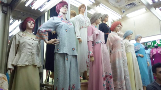 Tren baju muslim di Pasar Tanah Abang. (Foto: Nicha Muslimawati/kumparan)
