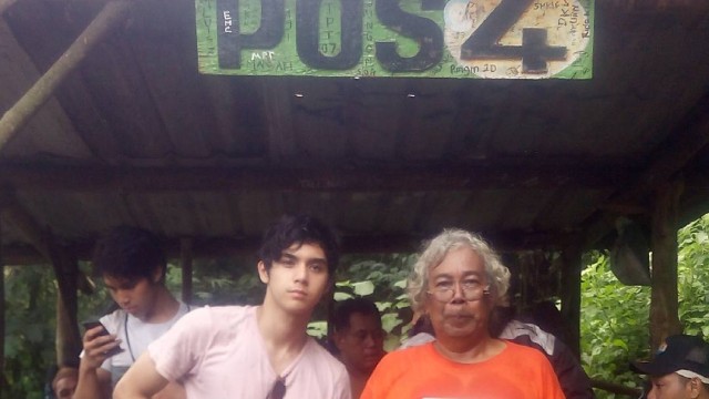 Mbah Agus dan Al Ghazali di Gunung Penanggungan. (Foto: Instagram @agusnurpratikno)
