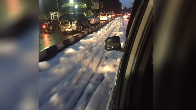 Dugaan Hujan Salju di Jakarta. (Foto: Dok. Adhi )