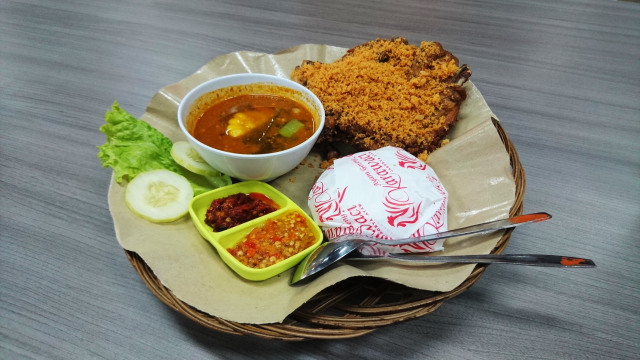 Makan seekor ayam kremes cuma 45ribu, enak & puas banget!
