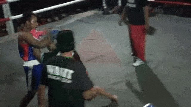 Adegan pertarungan pencak Dor (Foto: Paguyuban Pencak Dor/YouTube)