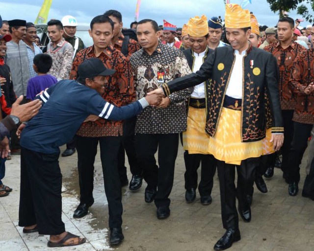 Presiden Jokowi disambut warga Tanah Bumbu (Foto: Biro Pers Kepresidenan)