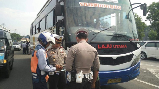 Semua bus pariwisata diperiksa. (Foto: Dok. Satlantas Polres Bogor)