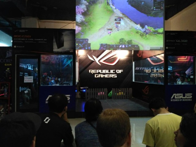 Dota 2 UMY Raih Juara 3 dalam Liga Kampus Dota 2 di Hartono Mall