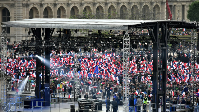 Perayaan kemenangan Emmanuel Macron. (Foto: Reuters/Philippe Lopez)