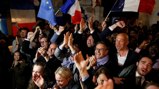 Perayaan kemenangan Emmanuel Macron. (Foto: Reuters/Robert Pratta)
