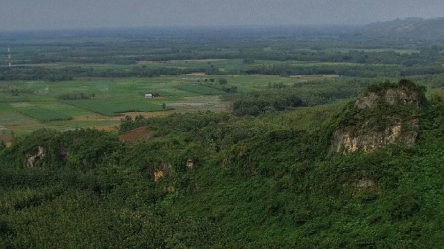 Bentang alam karst Pegunungan Kendeng  (Foto: Instagram/@savekendeng)