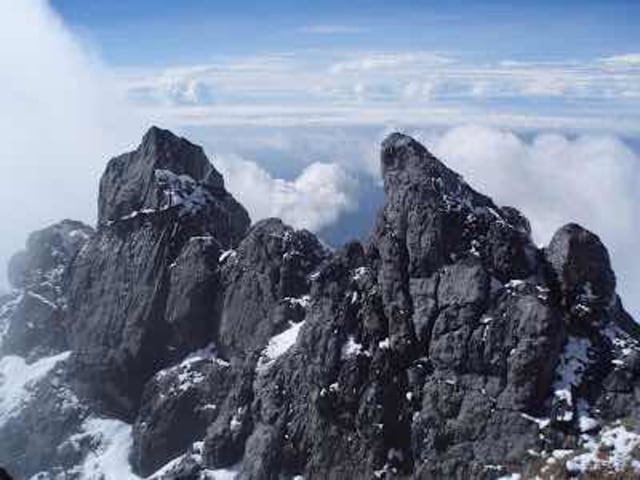 Puncak Dunia Dengan Nama Carstensz Pyramid