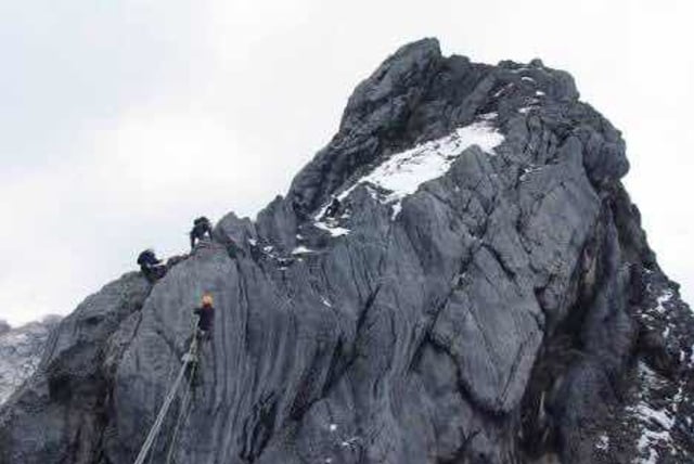 Puncak Dunia Dengan Nama Carstensz Pyramid (1)