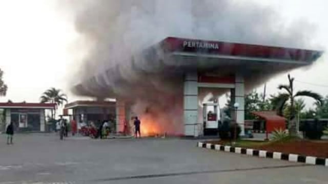 SPBU Sukatani Cikarang Kebakaran (Foto: Twitter/@RyanparkBajay)