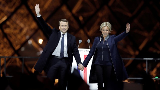 Macron dan Brigitte merayakan kemenangan (Foto: Benoit Tessier/ANTARA)