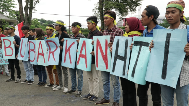 Demo pembubaran HTI (Foto:  ANTARA FOTO/Agus Bebeng)