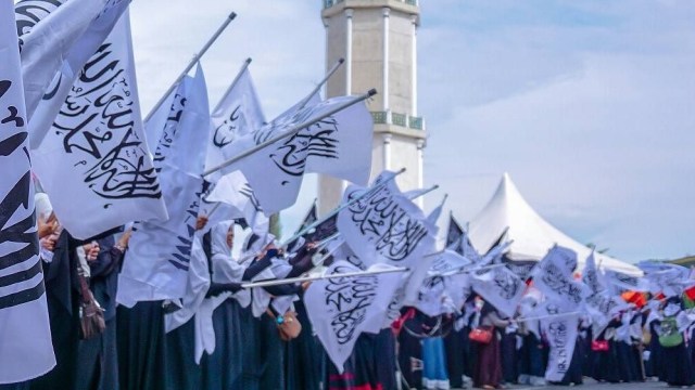 Massa HTI sedang berdemo (Foto: Instagram/@hizbuttahririd)