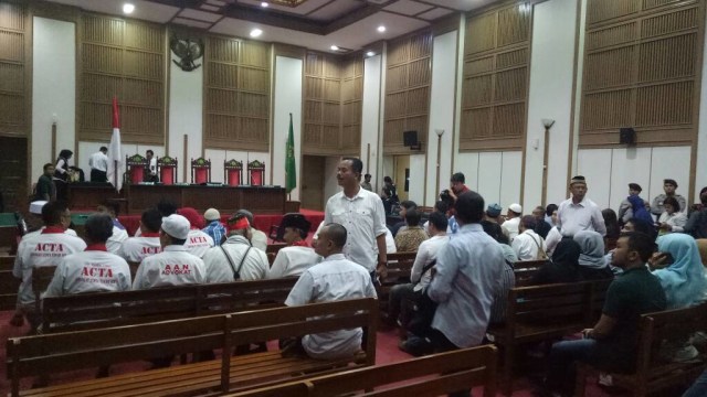 Massa yang berada di dalam ruang sidang. (Foto: Marcia Audita/kumparan)