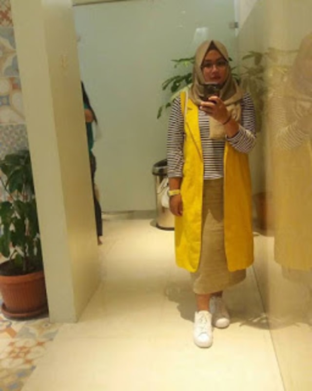 Maksimalkan Percaya Dirimu Dengan Outfit Warna Kuning (14)