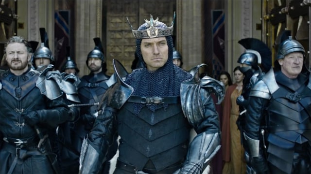 Jude Law memerankan tokoh jahat (Foto: Warner Bros.)