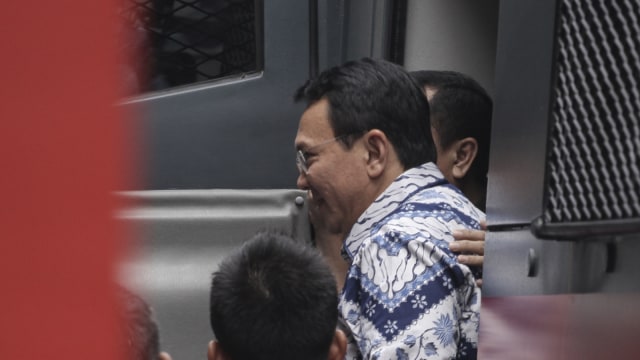 Ahok tiba di Rutan Cipinang. (Foto: Antara/Ubaidillah)