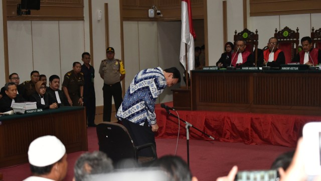 Ahok usai sidang pembacaan vonis. (Foto: Reuters/Bay Ismoyo)