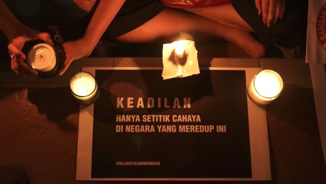 Aksi 1000 lilin untuk Ahok di Tugu Proklamasi. (Foto: Fanny Kusumawardhani/kumparan)