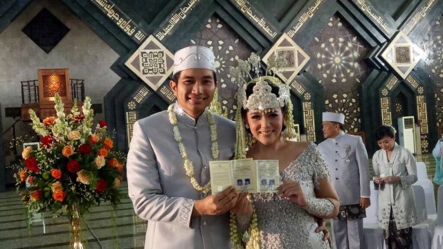 Proses Akad nikah gitaris Maliq D'Essential Lale. (Foto: Yurika Kencana/kumparan)