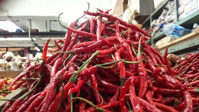 Cabai merah di Pasar Jaya Kramat Jati (Foto: Novan Nurul Alam/kumparan)