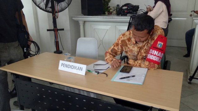 Warga di Balai Kota. (Foto: Nadia Riso/kumparan)