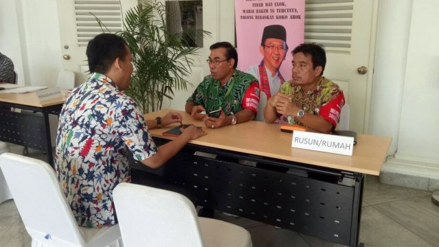 Warga di Balai Kota. (Foto: Nadia Riso/kumparan)