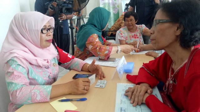 Warga di Balai Kota. (Foto: Nadia Riso/kumparan)
