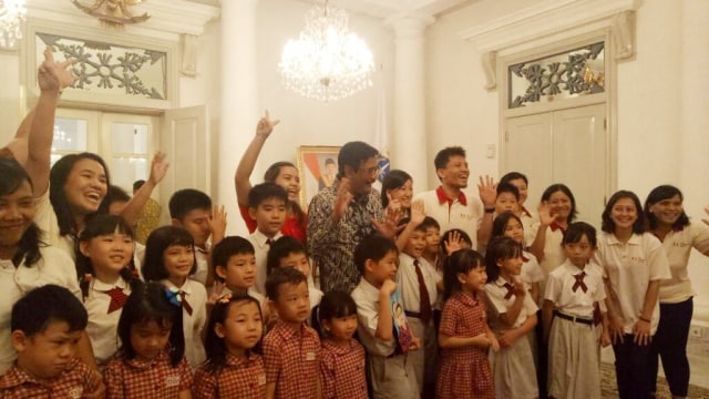 Foto bersama murid dari Life Community School. (Foto: Nadia Jovita/kumparan)