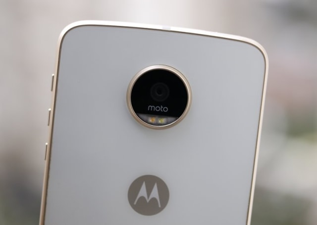 Kamera belakang 16 MP di Moto Z Play. (Foto: Yossie Dwi Prananto/YangCanggih.com)