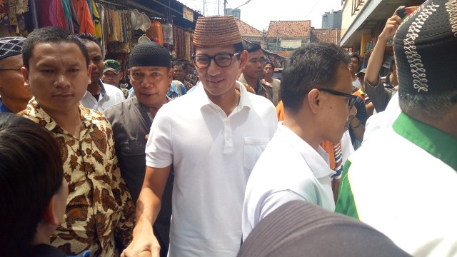 Sandiaga blusukan ke Pasar Jatinegara (Foto: Wandha Nur/kumparan)