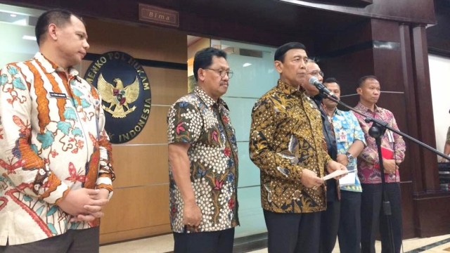 Wiranto memberikan pernyataan terkait HTI (Foto: Iqra Ardini/kumparan)