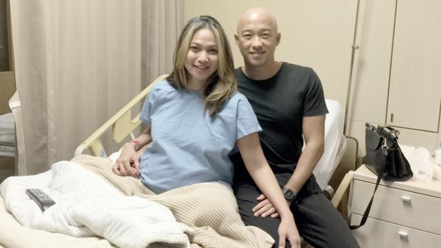 Pemain film Kinaryosih dan suaminya. (Foto: Instagram @kinaryosihmoney)