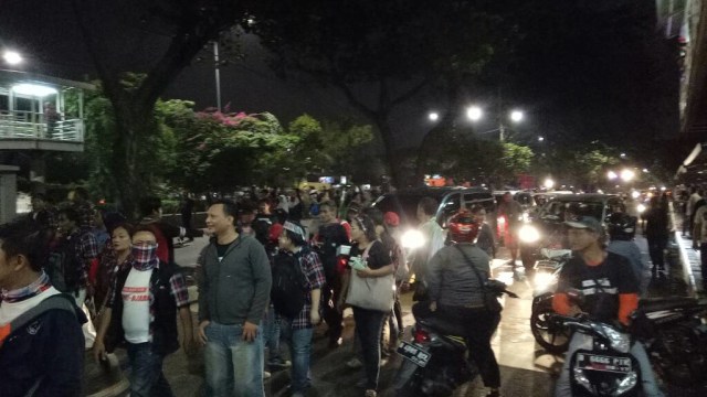 Massa pendukung Ahok perlahan mundur (Foto: Nadia Jovita/kumparan)