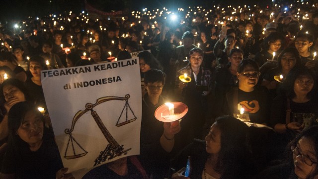 Aksi lilin dukungan untuk Ahok. (Foto: Antara/Nyoman Budhiana)